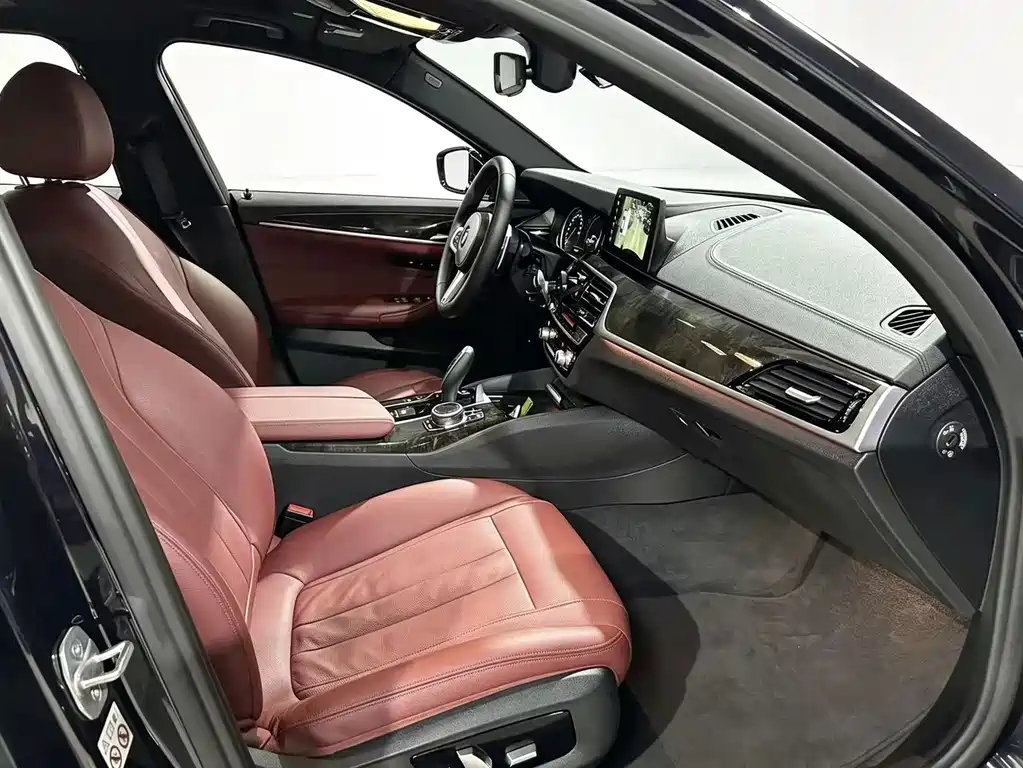 BMW 5 Series — миниатюра 6