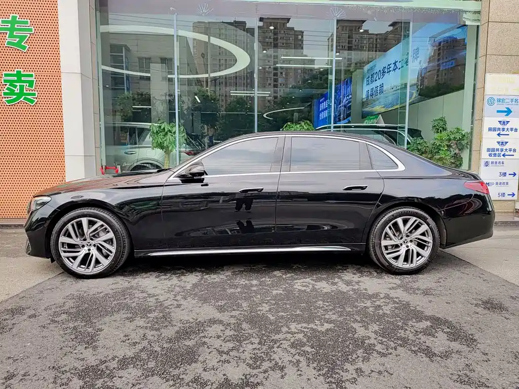 Mercedes-Benz E-Class — миниатюра 3