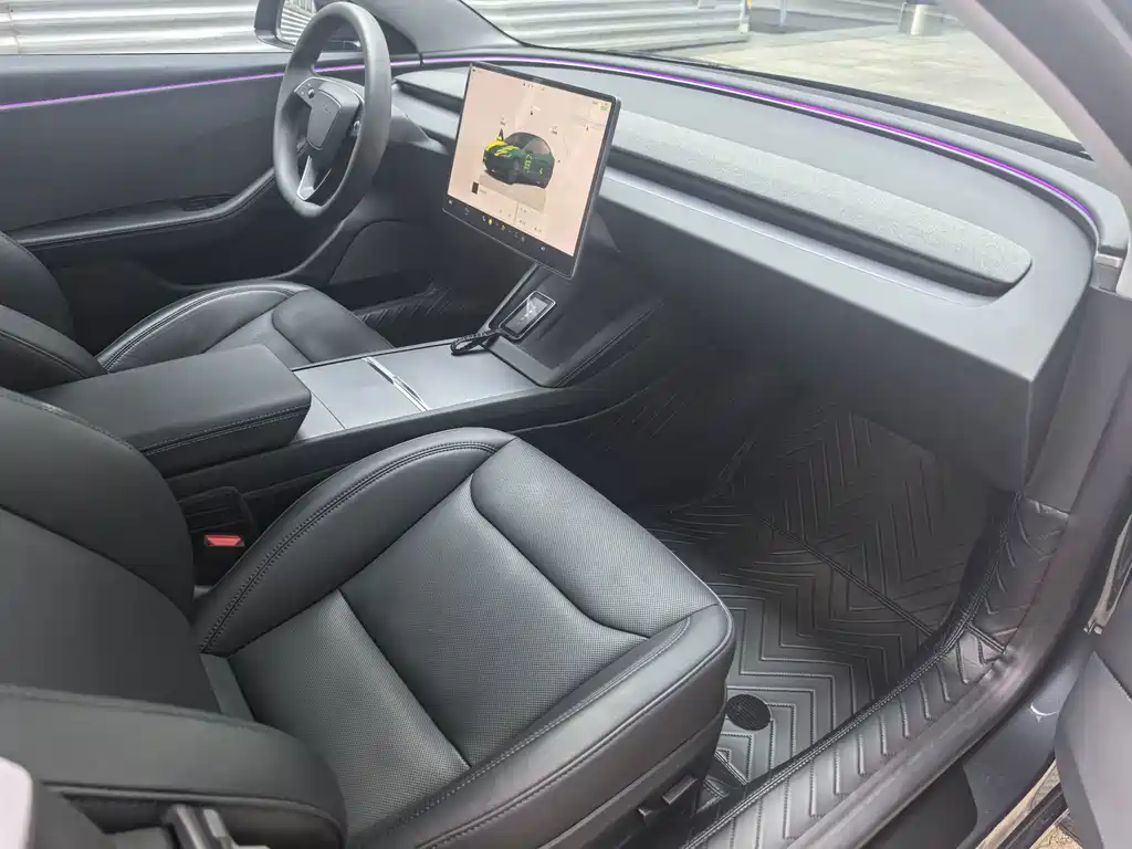 Tesla Model 3 — миниатюра 7