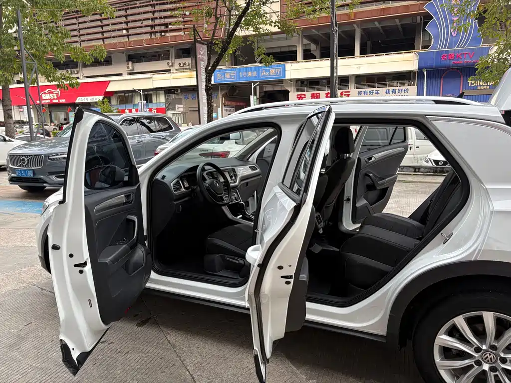 Volkswagen T-Roc — миниатюра 18
