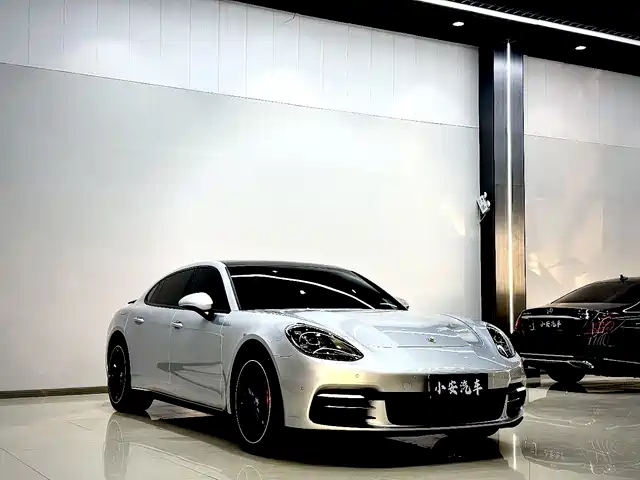 PORSCHE PANAMERA 2018