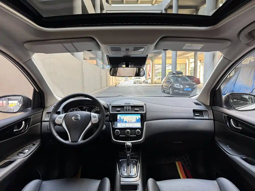 Nissan Tiida — миниатюра 11