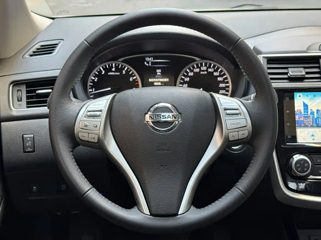 Nissan Tiida — миниатюра 12