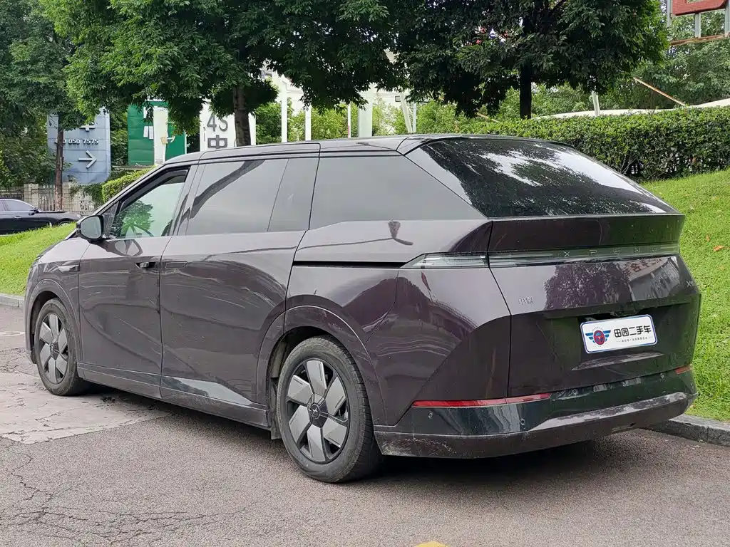 XPeng X9 — миниатюра 4