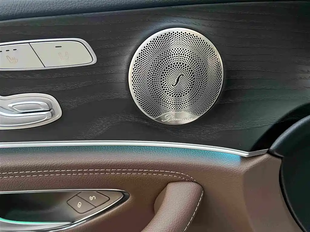 Mercedes-Benz E-Class — миниатюра 6