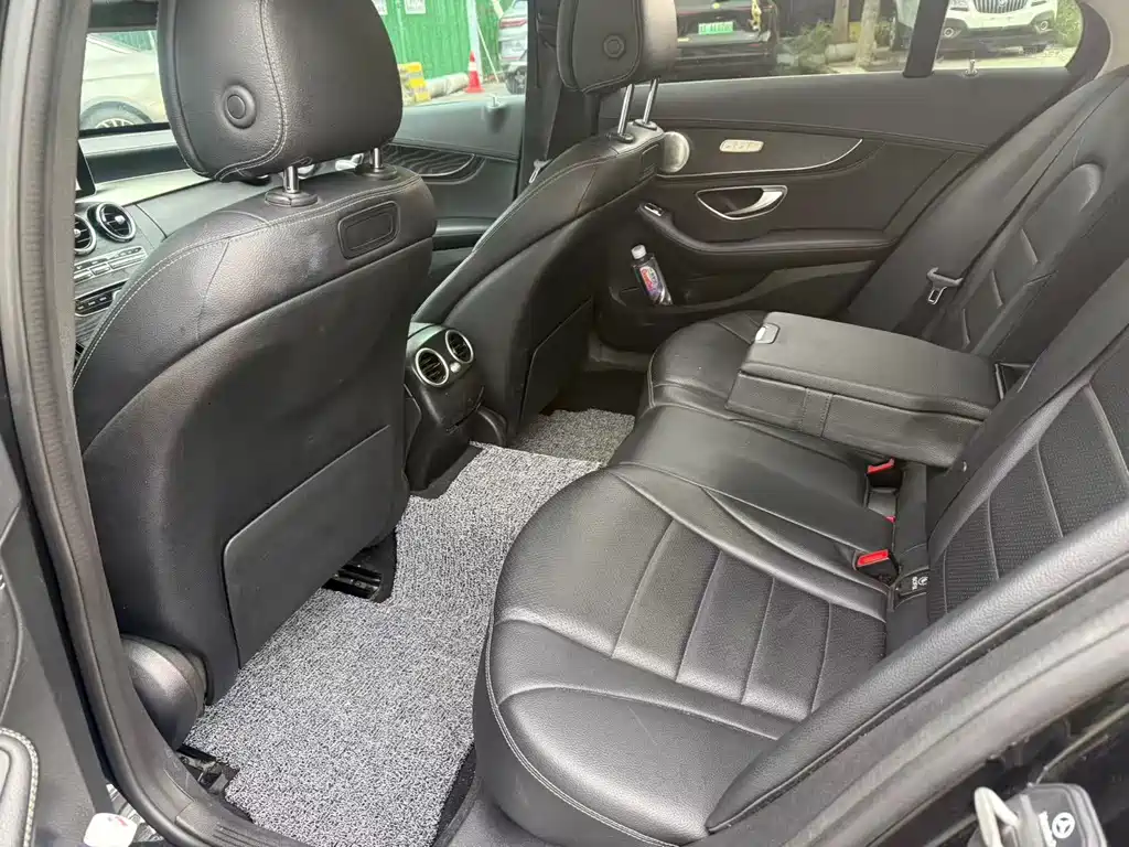 Mercedes-Benz C-Class — миниатюра 4