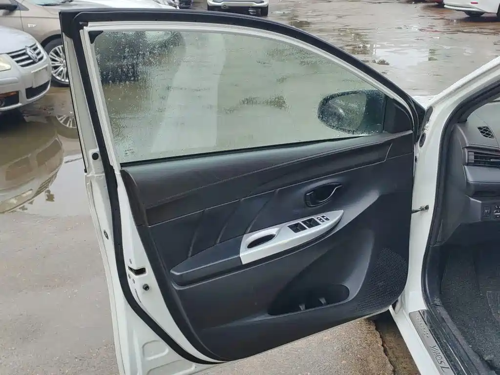 Toyota Yaris L — миниатюра 23