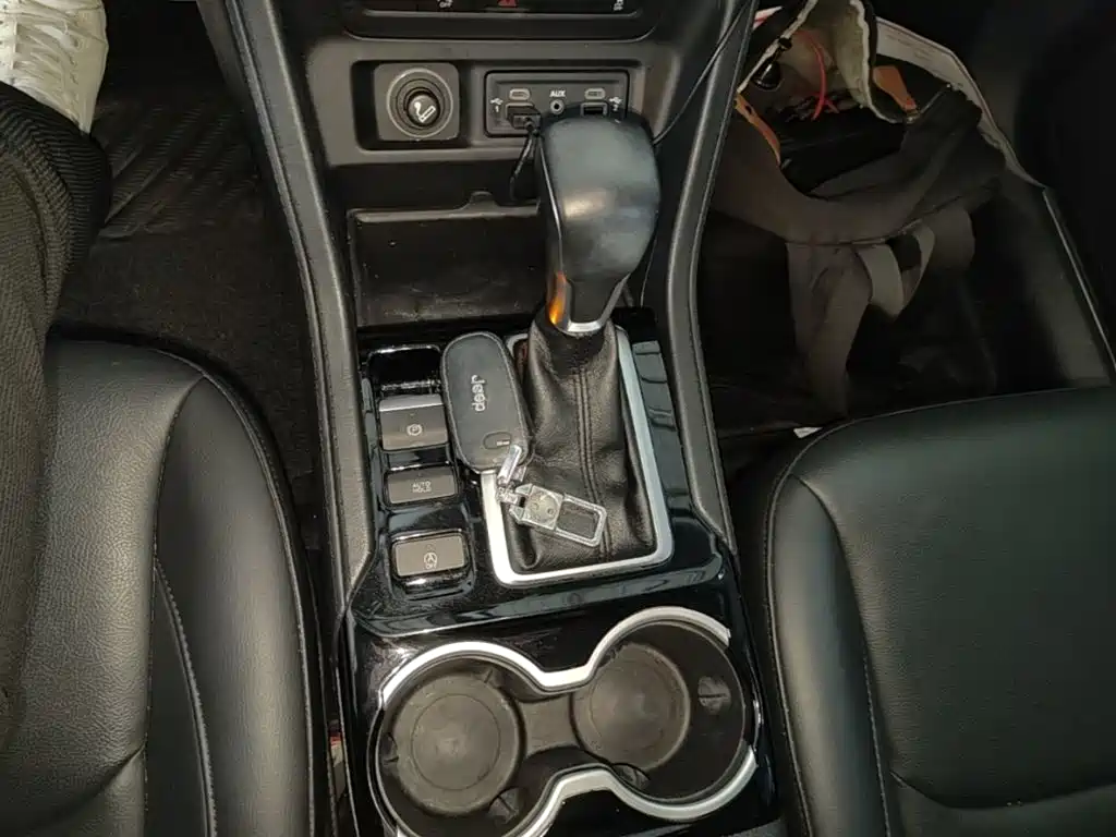Jeep Grand Commander — миниатюра 14