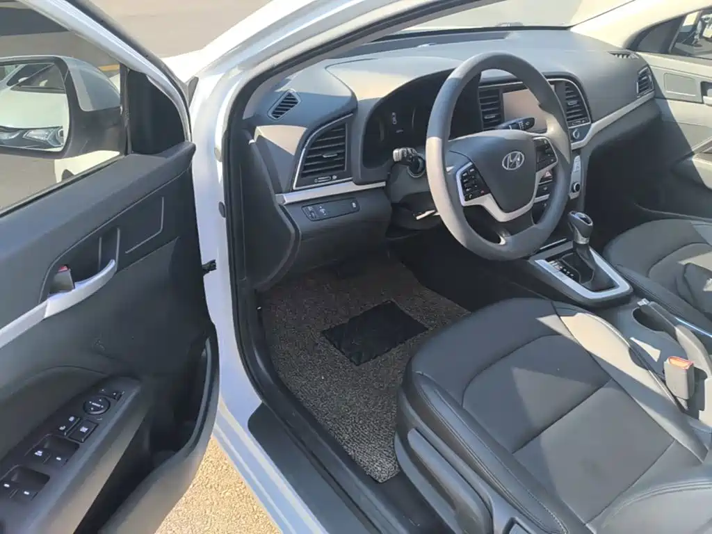 Hyundai Elantra — миниатюра 16