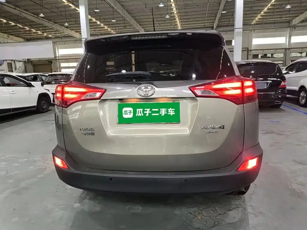 Toyota RAV4 — миниатюра 6