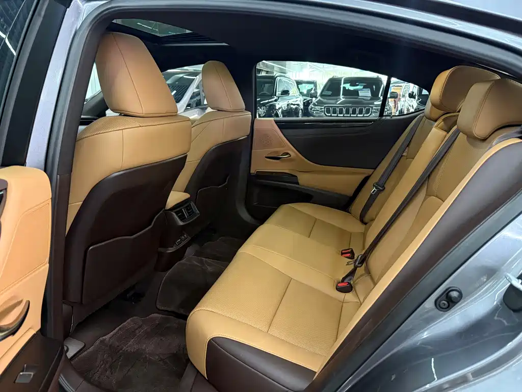 Lexus ES — миниатюра 6