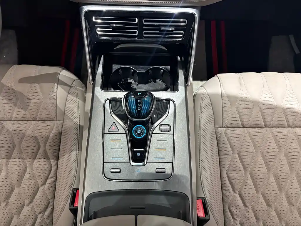 BYD Tang New Energy — миниатюра 17