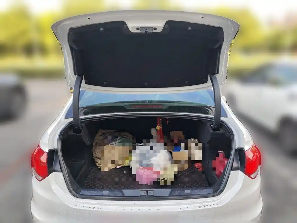 Citroen C4L — миниатюра 10