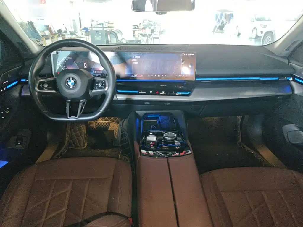 BMW 5 Series — миниатюра 10