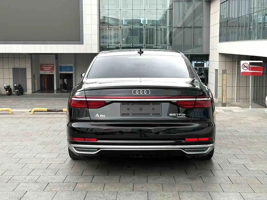 Audi A8 — миниатюра 5