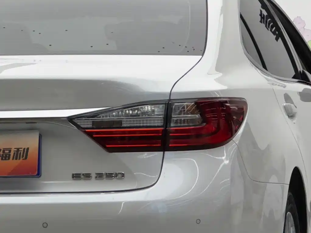 Lexus ES — миниатюра 6