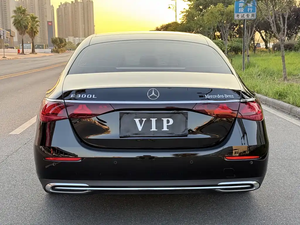 Mercedes-Benz E-Class — миниатюра 4