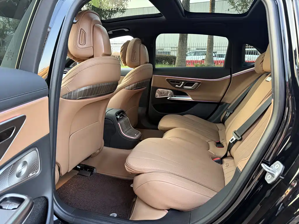 Mercedes-Benz E-Class — миниатюра 9