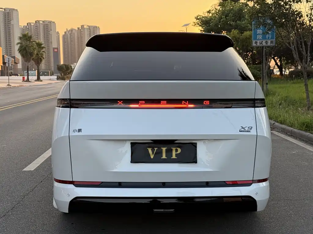 XPeng X9 — миниатюра 3