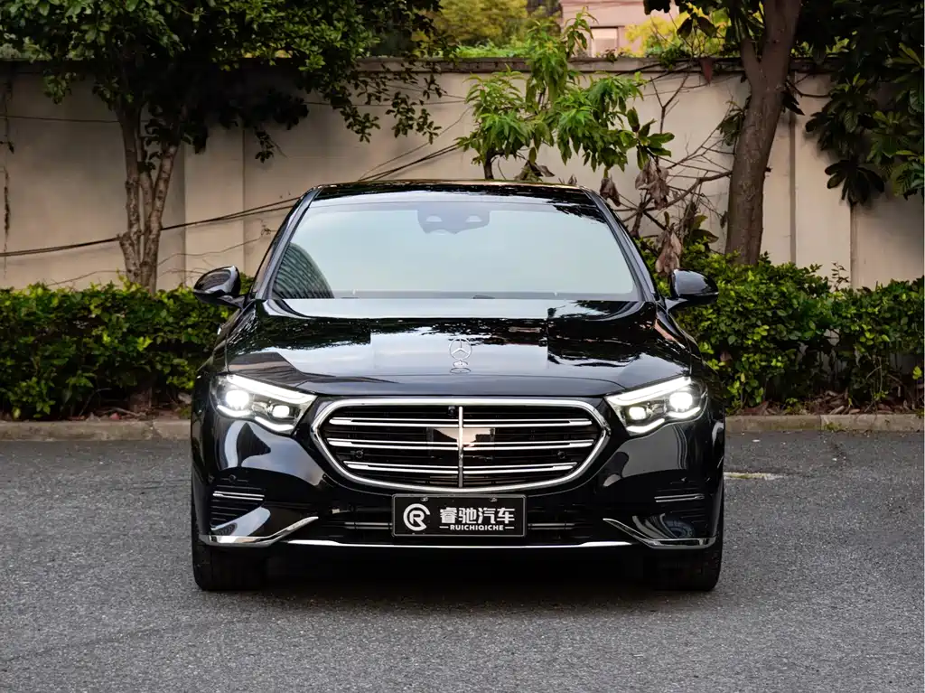 Mercedes-Benz E-Class — миниатюра 2