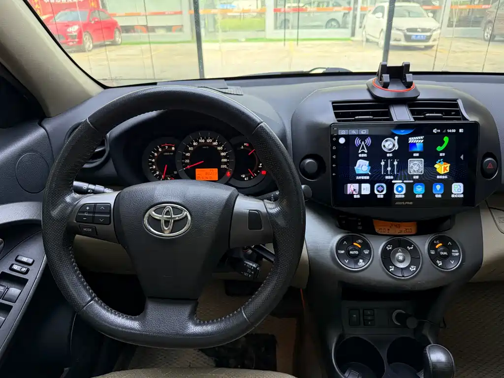 Toyota RAV4 — миниатюра 15