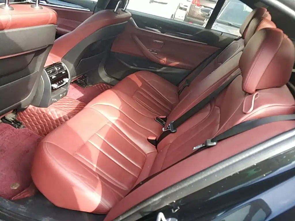 BMW 5 Series — миниатюра 17