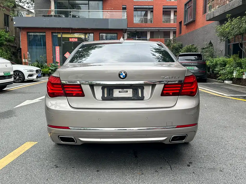 BMW 7 Series — миниатюра 5
