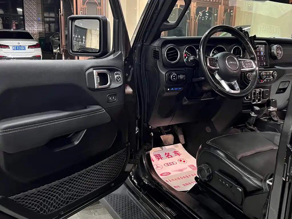 Jeep Wrangler PHEV — миниатюра 10