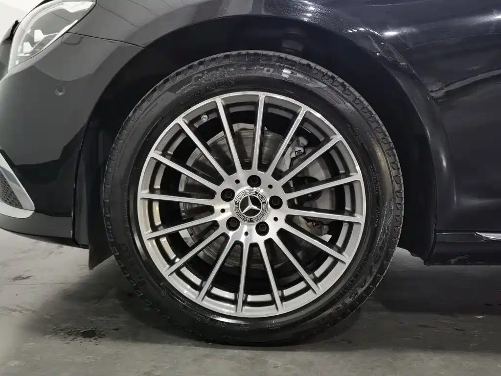 Mercedes-Benz E-Class — миниатюра 17