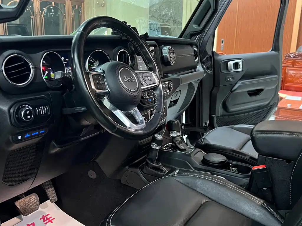 Jeep Wrangler PHEV — миниатюра 11