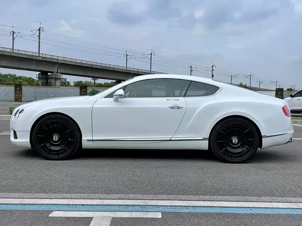Bentley Continental 4.0T GT V8, фото 8
