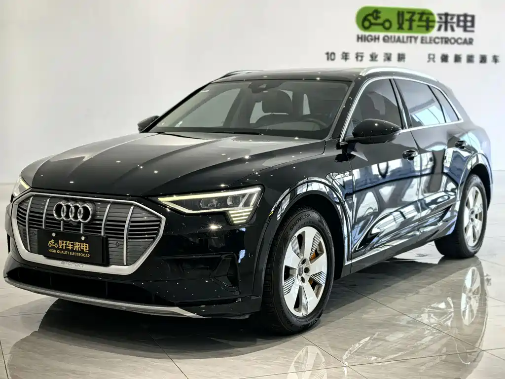 AUDI E TRON