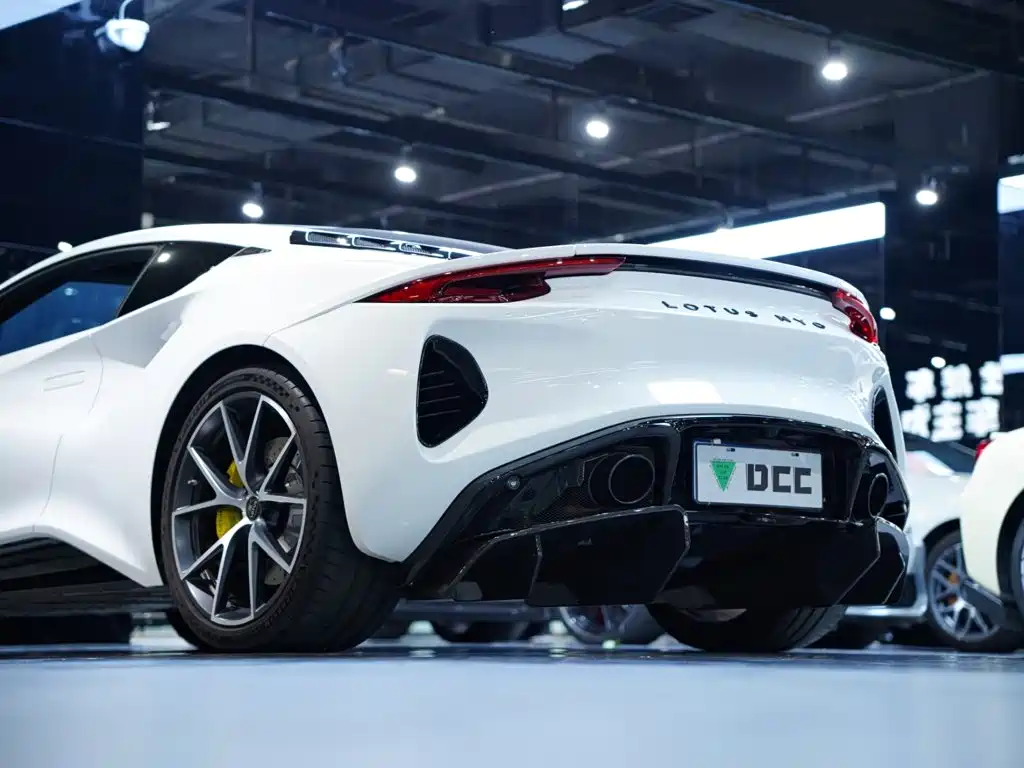 Lotus Emira — миниатюра 6