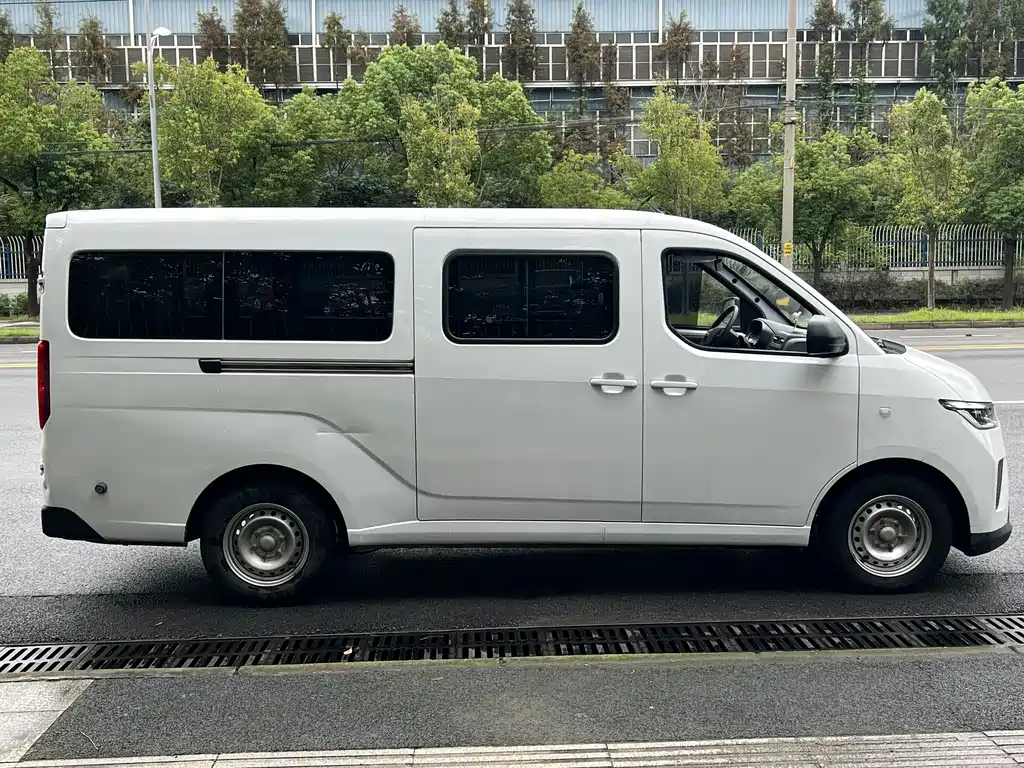 Wuling Yangguang — миниатюра 6