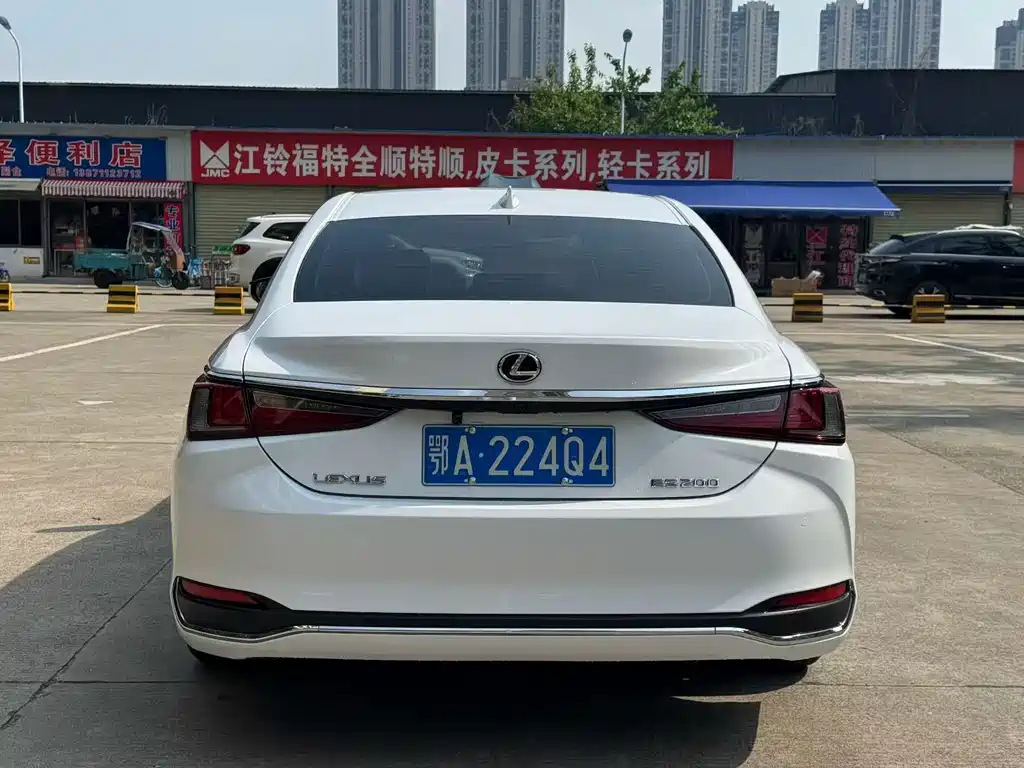 Lexus ES 2020 200