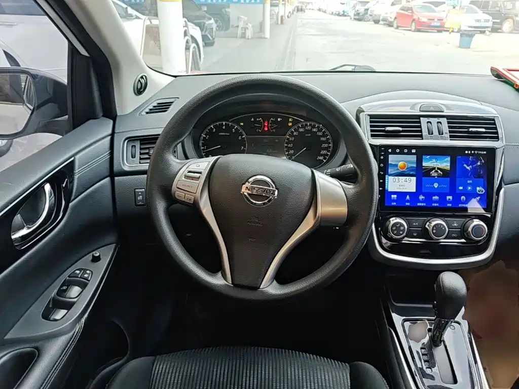 Nissan Tiida — миниатюра 11
