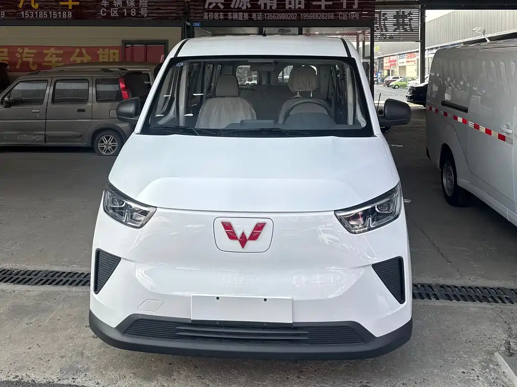 Wuling Yangguang — миниатюра 2