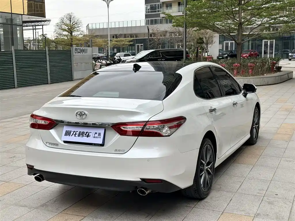 TOYOTA CAMRY