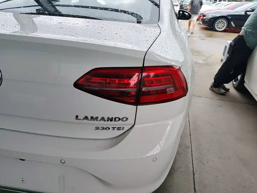 Volkswagen Lamando 2019 230TSI DSG V