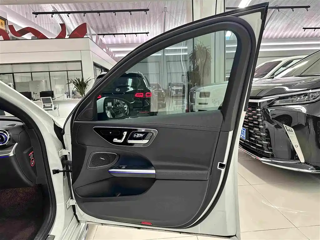 Mercedes-Benz C-Class — миниатюра 32