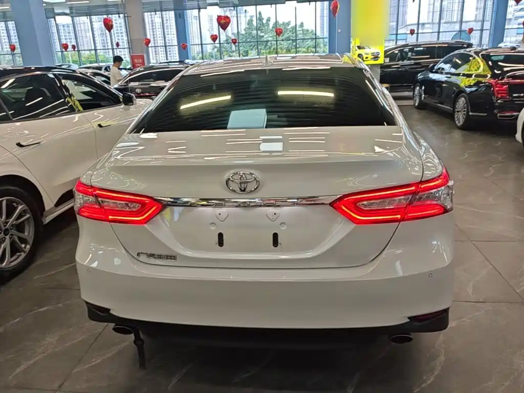 Toyota Camry — миниатюра 6