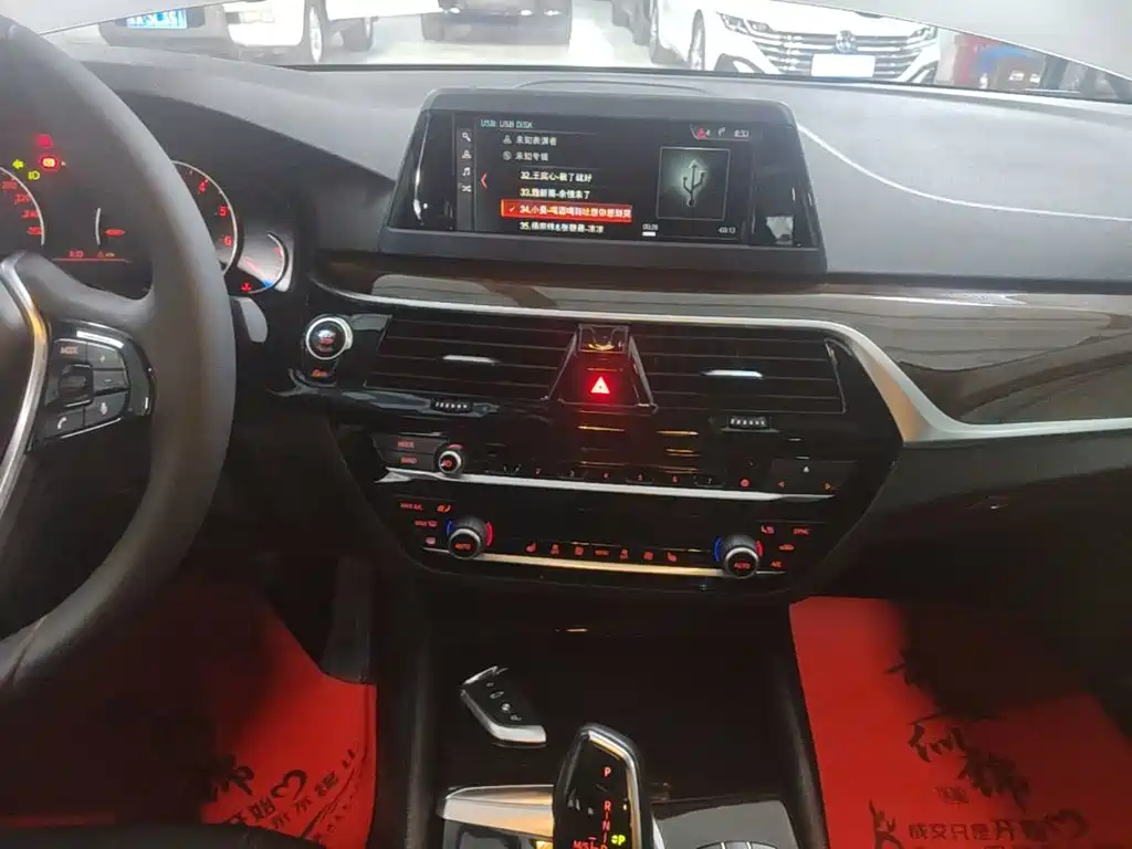 BMW 5 Series — миниатюра 13