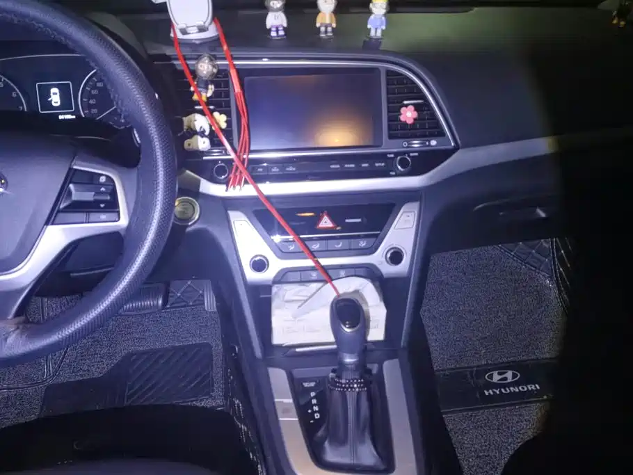 Hyundai Elantra — миниатюра 13