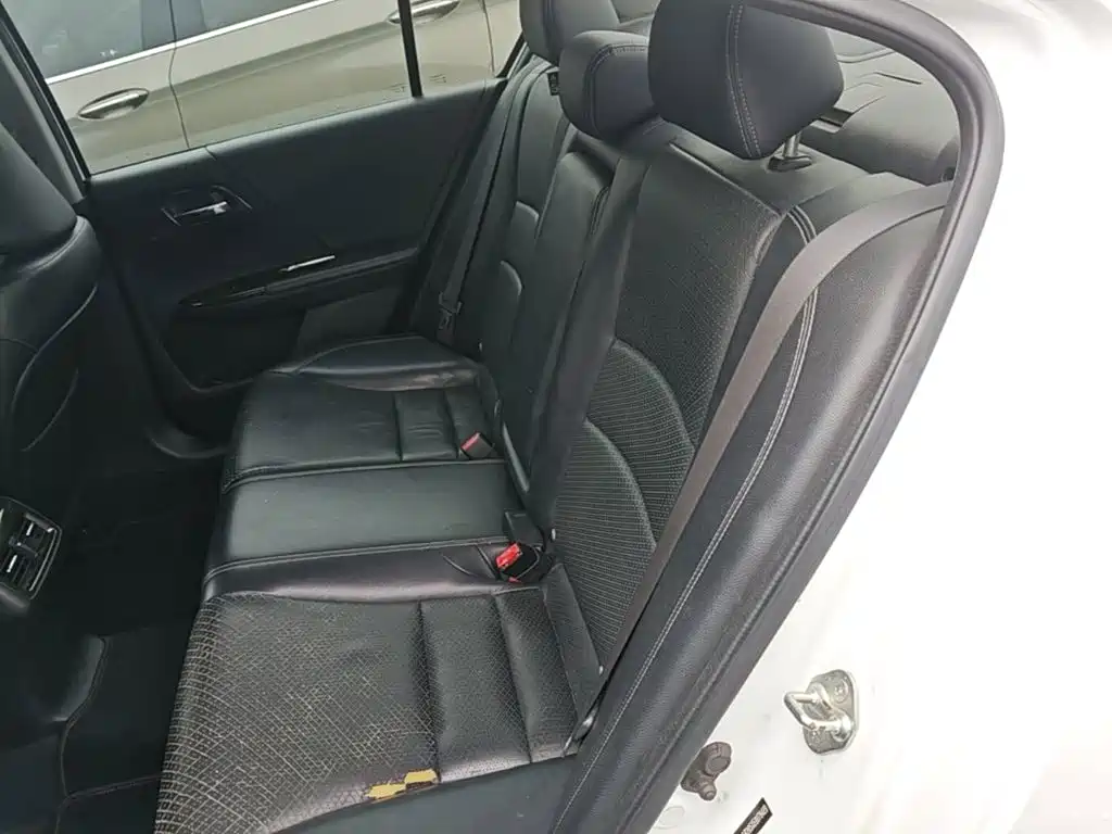 Honda Accord — миниатюра 17