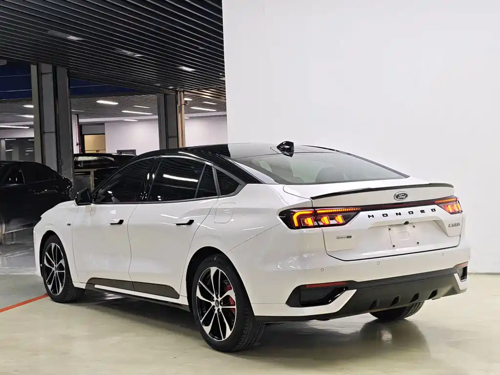 Ford Mondeo — миниатюра 5