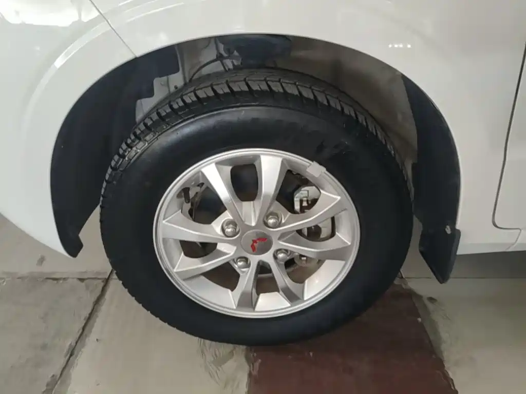 Wuling Hongguang V — миниатюра 23