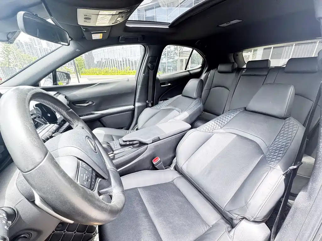 Lexus UX — фотографии объявления, Фото 14