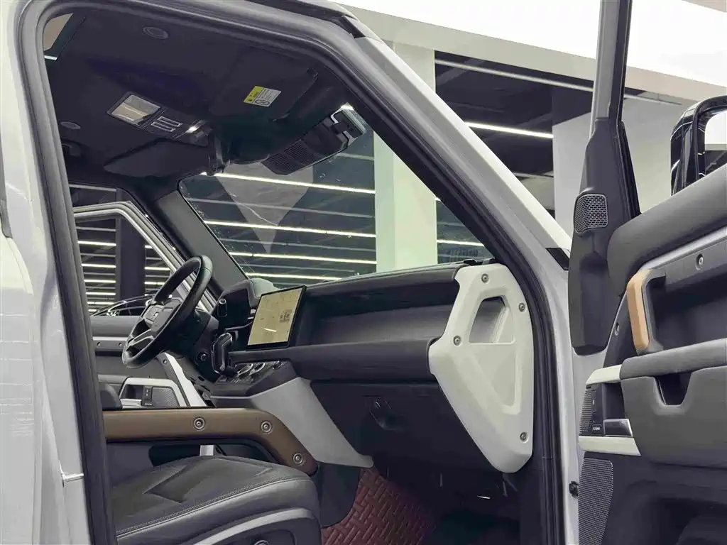 Land Rover Defender — миниатюра 10