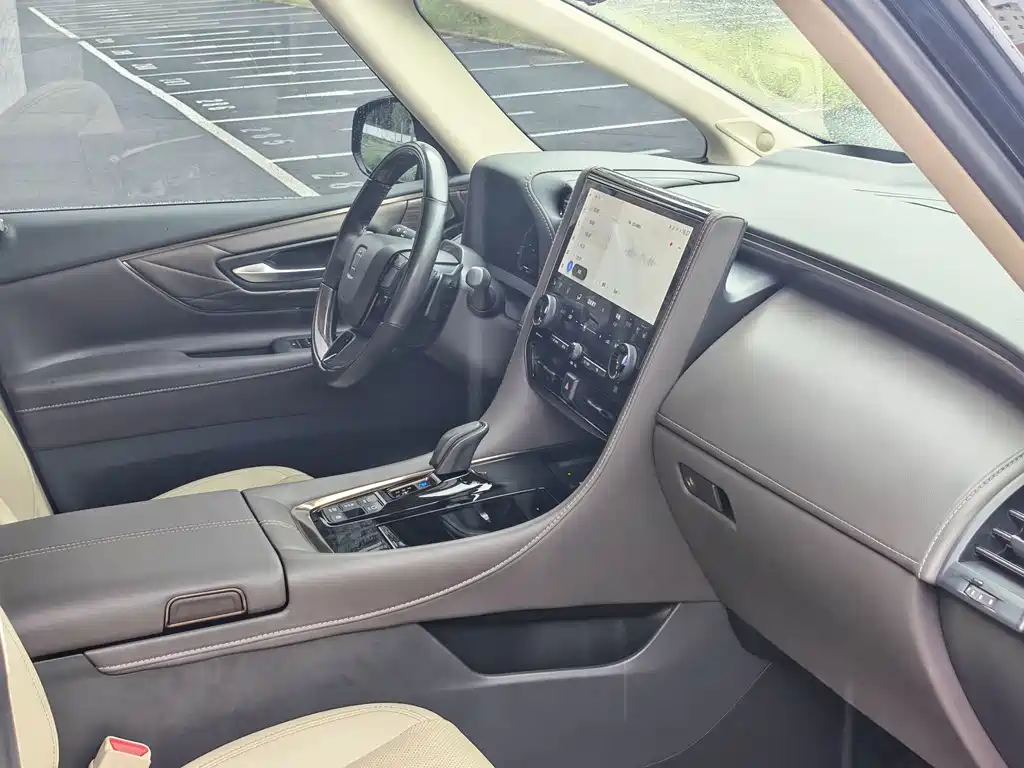 Toyota Vellfire — миниатюра 8