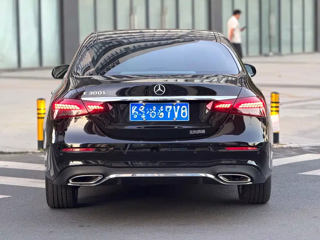 Mercedes-Benz E-Class — миниатюра 8